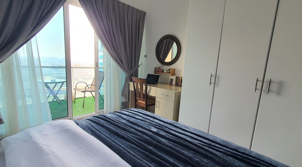 bed-balcony-view